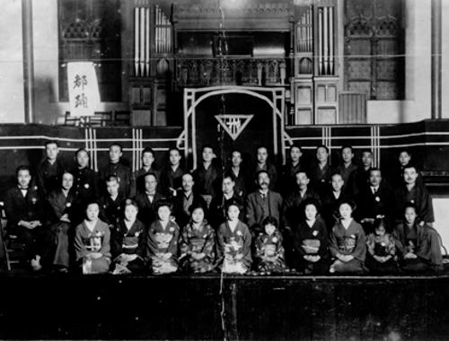 第一回作品発表会での宮城道雄を写した歴史的写真。