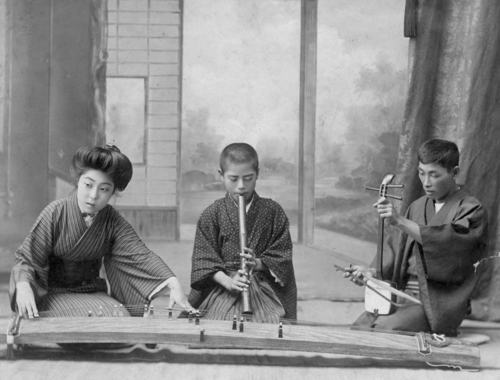 宮城道雄「《水の変態》」の時期を写した歴史的写真。