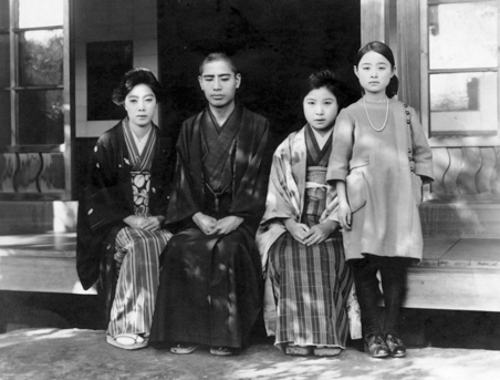 新しい門出を写した宮城道雄の歴史的写真。