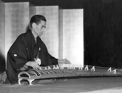 宮城道雄「演奏家として」の時期を写した歴史的写真。